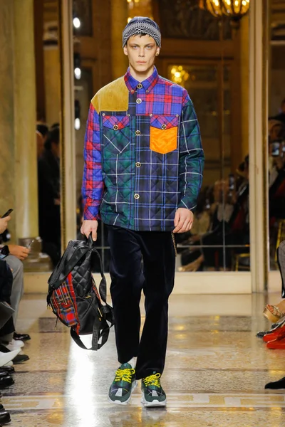 Look 15